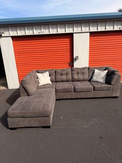 Free Delivery 🚚 - Gray Fabric Sectional Sofa with Chaise