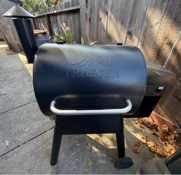 Traeger Pro 575 WiFi Pellet Grill + Liners