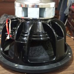 Sundown 15" Compact Neo V2 rear and hard to find. Dual .75 Ohm 2000 RMS. FREE DELIVERY 