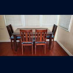 Dining Table And 4 Chairs $70 Or Best Offer