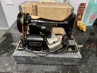 Singer Sewing Machine 
