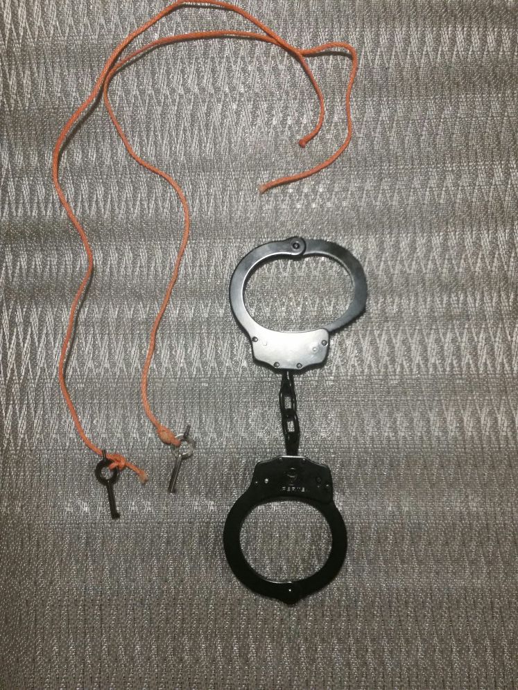 Vipertek Steel Handcuffs & 2 keys
