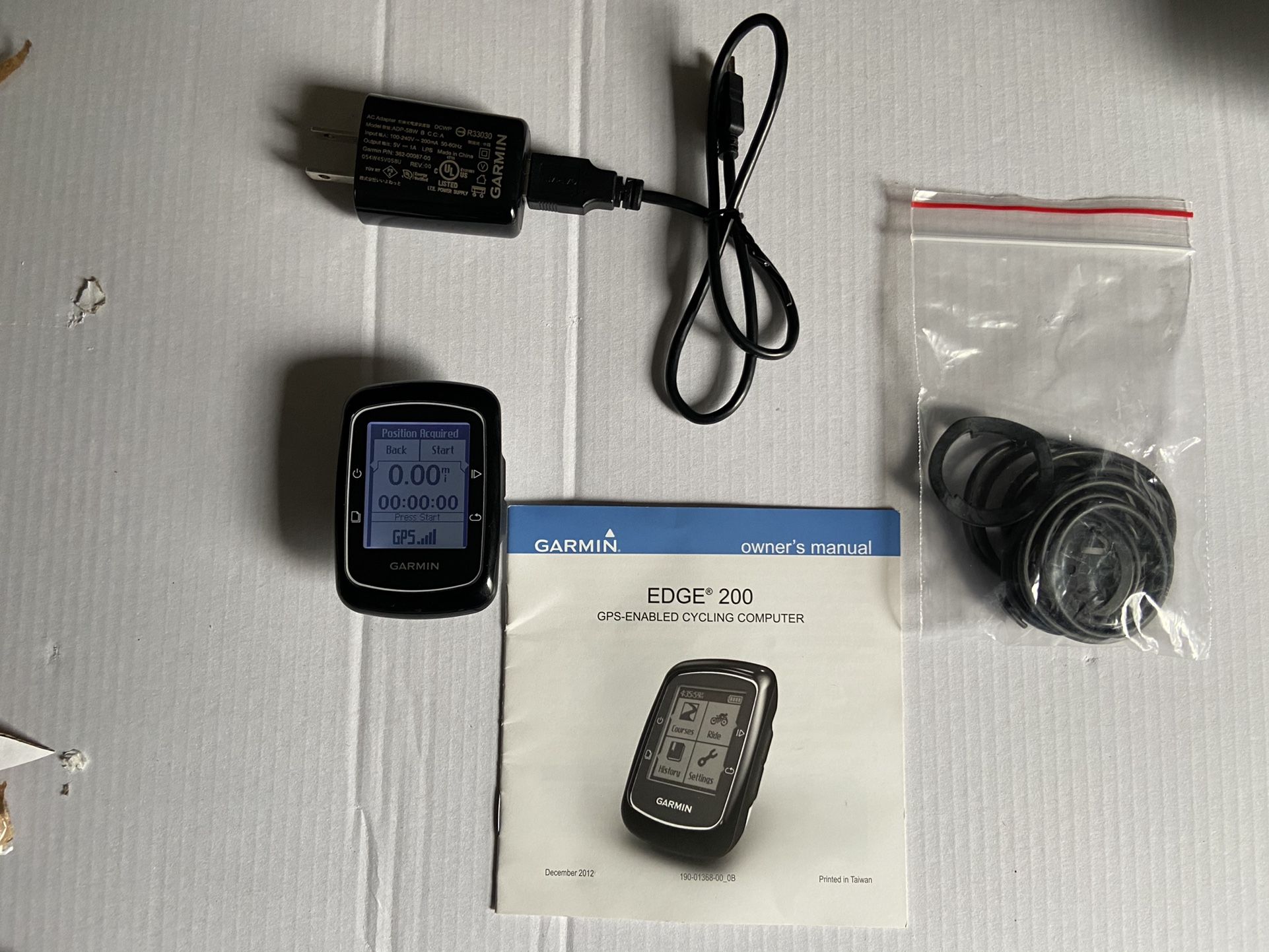 Garmin Edge 200 GPS-Enabled Cycling Computer. New I Never Used It. I Have Taken It Outside And It Does Pick Up Satellites . This Is Perfect