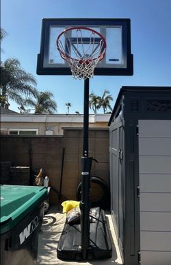 Lifetime basketball hoop