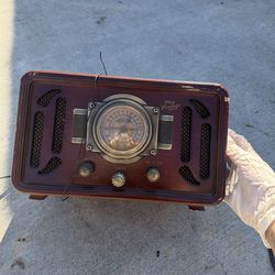 Pyle Vintage Bluetooth Radio Retro Style Collectible AM/FM USB