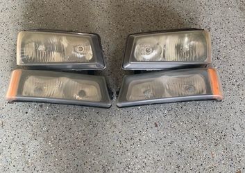 Chevy headlight set 2005 avalanche