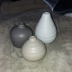 3 Decorative Vases