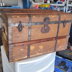 Antique Steamer Trunk 