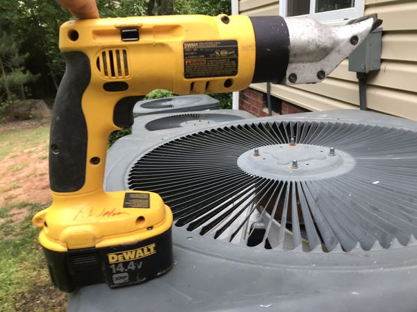 Dewalt sheet metal cutter for Sale in Easley, SC - OfferUp