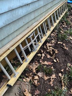 28’ Werner fiberglass ladder
