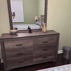 Queen size BEDROOM Set