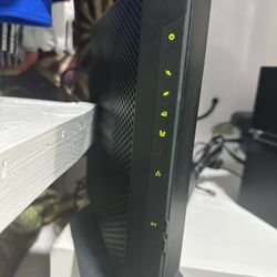 Netgear C7000 wifi modem router combo