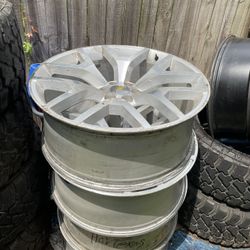 26” Honeycomb Wheels And 37.13.50.26 Tires