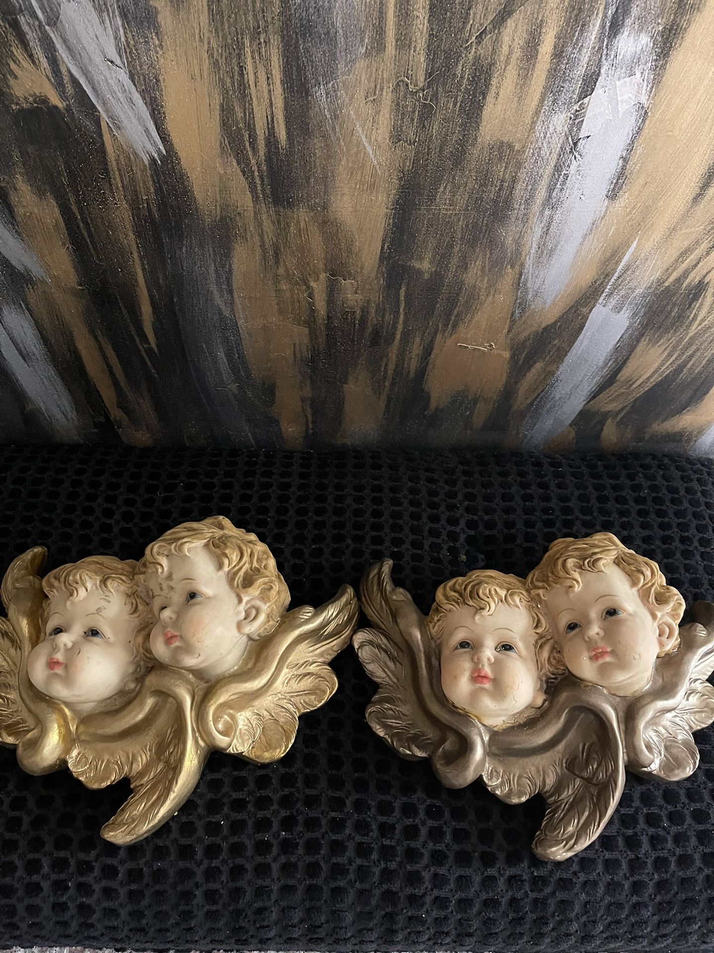 Very nice statue hanging walls for both