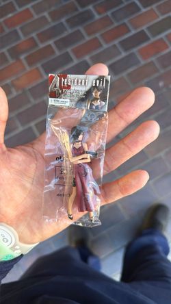 Rare ada Wong resident evil 4 figurine