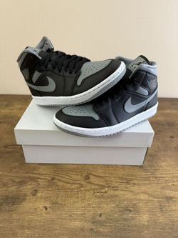 Jordan 1 Mid ‘Shadow’ (W) size 7.5W/6M