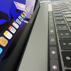 15inch MacBook Pro *LIKE NEW*