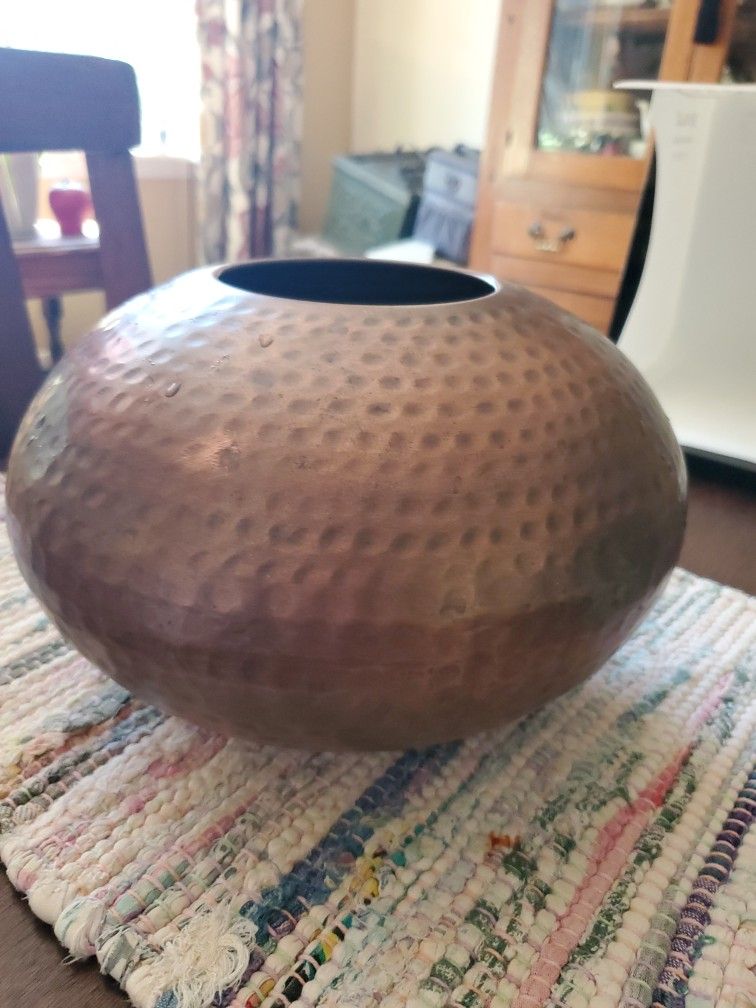 Smith & Hawkins Hammered Copper Bowl/Planter