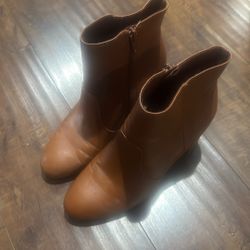 8W Brown Boots
