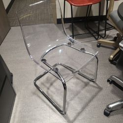 Modern Molded Clear Plastic Chair