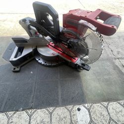 Milwaukee M18 FUEL 18V Lithium-Ion Brushless Cordless 7-1/4 in. Dual Bevel Sliding Compound Miter Saw (Tool-Only)