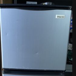 Magic chef double door mini refrigerator