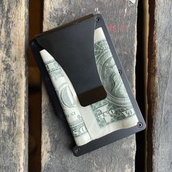 Slim Minimalist Aluminum Wallet – Holds 12 Cards & Cash Clip