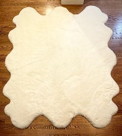 Mon Chateau Faux Fur Quad Rug