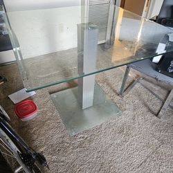 Glass Dinning Room Table and Chairs