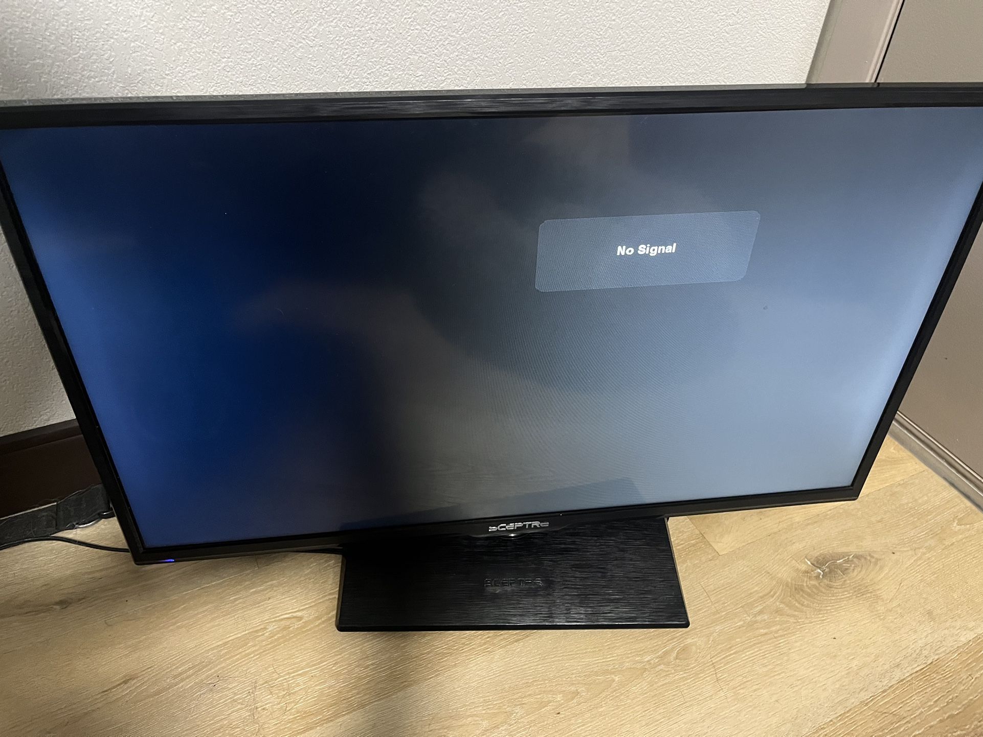 Sceptre 32” TV