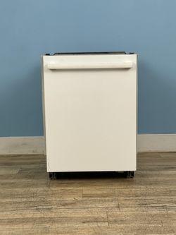 Bosch - 100 Series Top Control Towel Bar Handle Dishwasher with 3rd Rack, Adjustable Middle Rack, 46 dBa