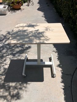 Rolling sit stand computer desk