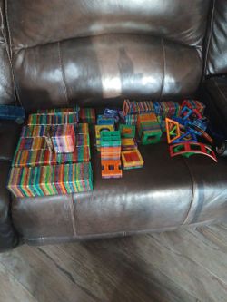 Magnetic mega tiles