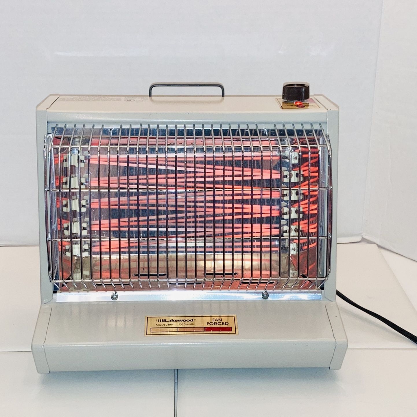 Rare Vintage Mint Condition Lakewood Model 105 1320 Watts POWERFUL Fan  Forced Portable Electric Space Heater for Sale in Spring Hill, FL - OfferUp