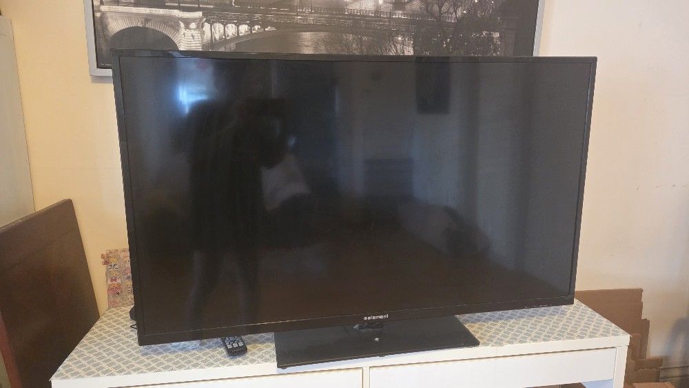 50″ Element ELEFT506 Full-HD LED TV – Great Condition, Non-Smart