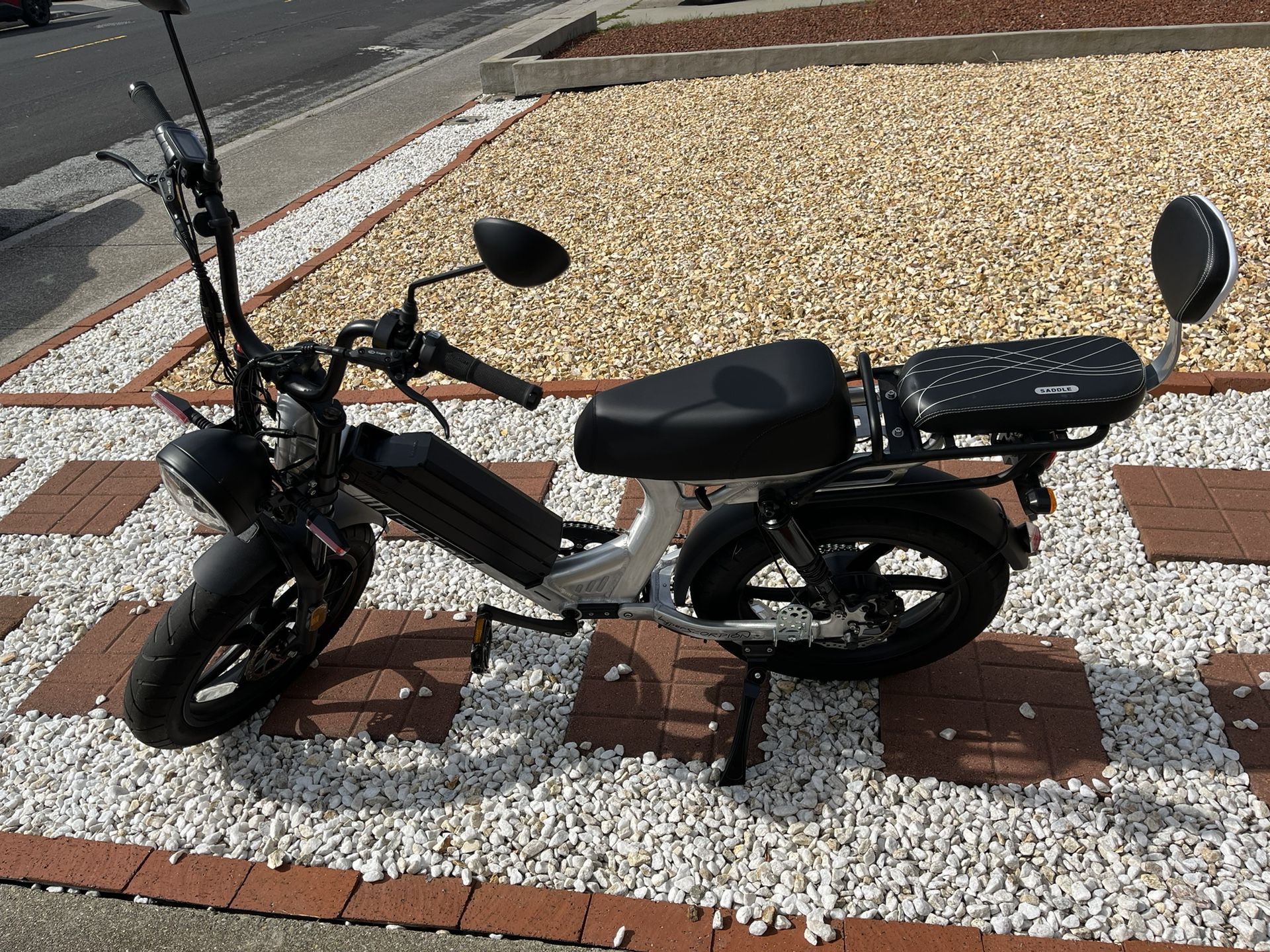 Electic Bike Moped Style