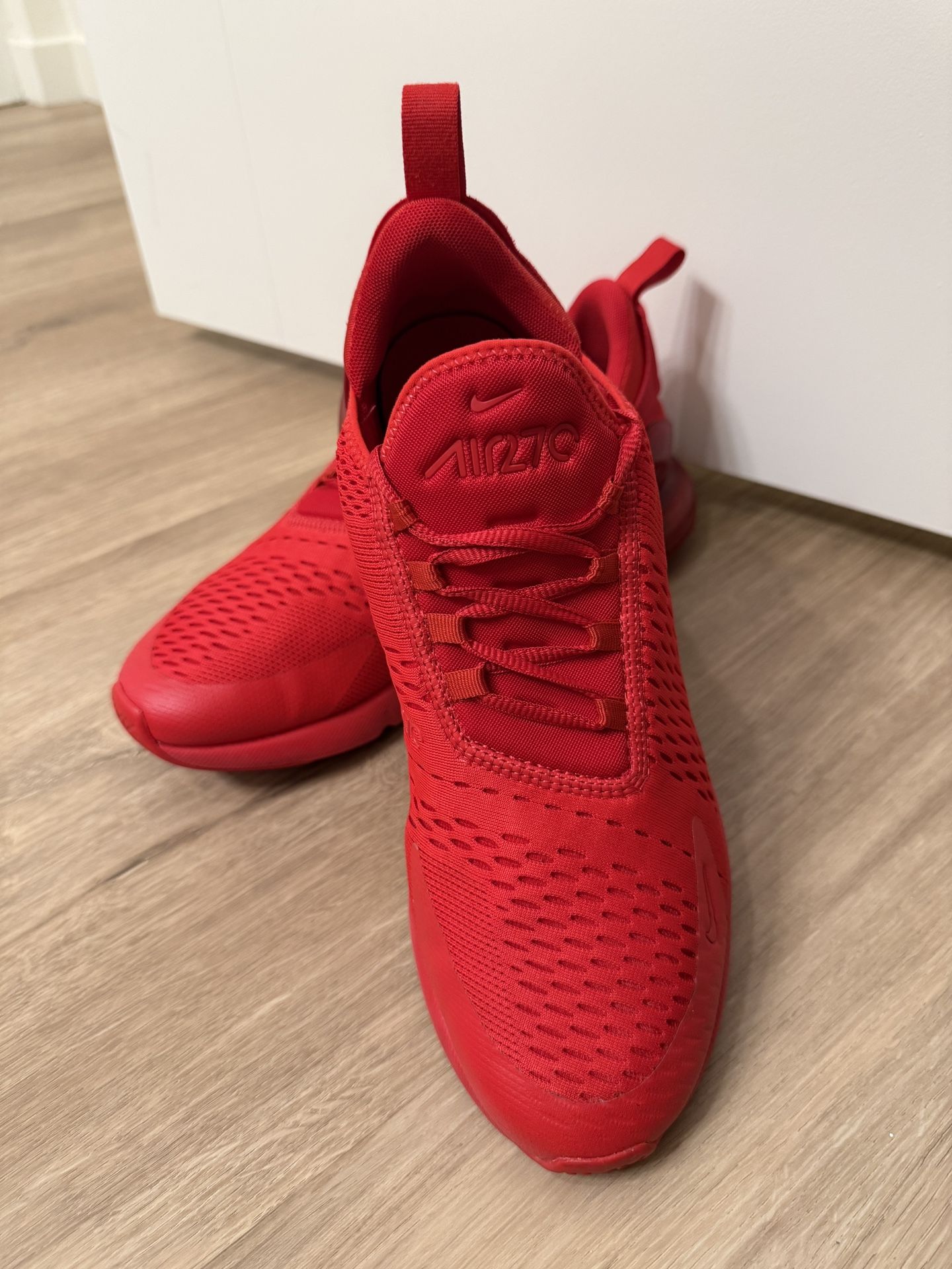 Nike Men’s Air Max 270 Size 11, Red