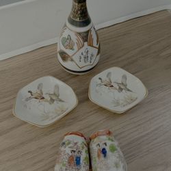 Vintage Japanese Porcelain Set – Hand-Painted Sake Bottle, Plates & Shakers | Kutani Style