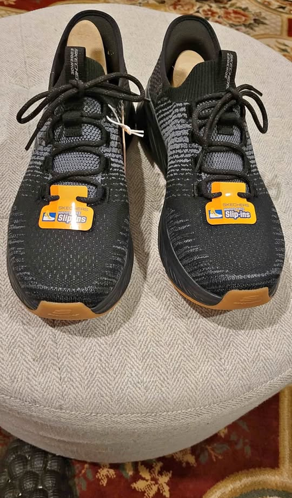 New size 10 men's sketchers serious buyer, no return/exchage, no scammers available