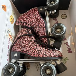 Size 7 Moxi Roller Skates 