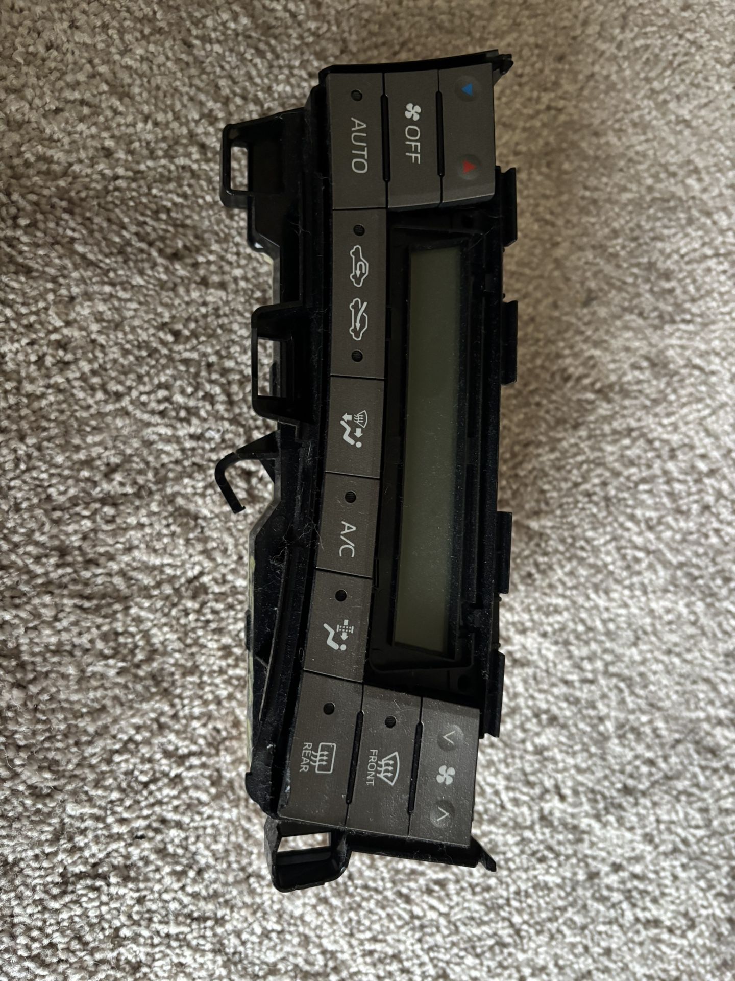 2014 Toyota Prius climate control