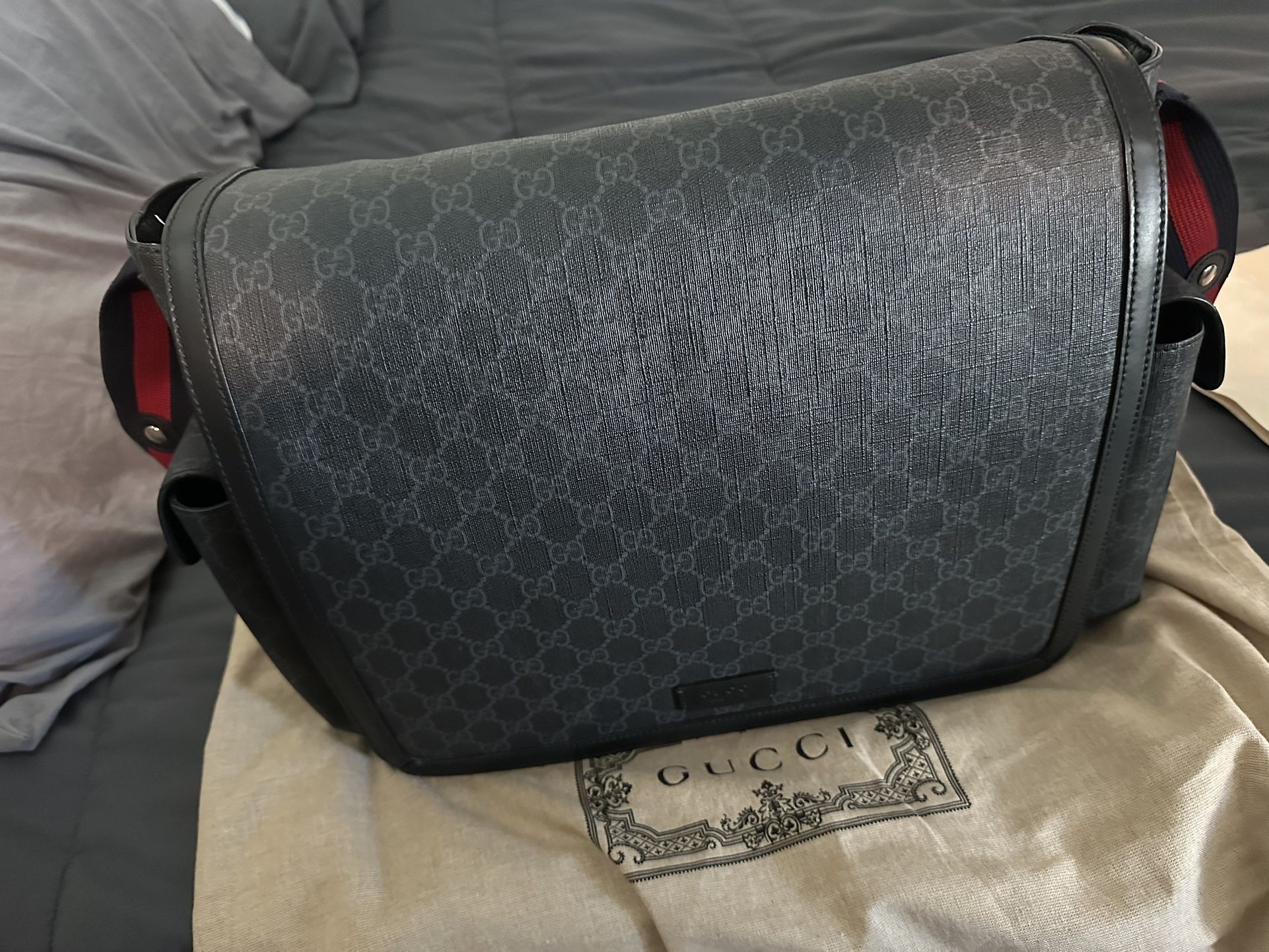 Gucci Dipper Bag GG Supreme
