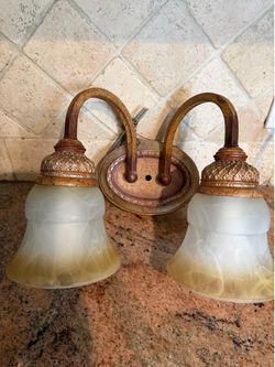 2-Light Classic traditional Bathroom Vanity Light