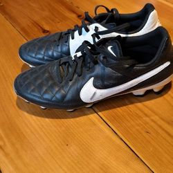 Nike Tiempo Genio Cleats Youth size 9 Black Leather Football Soccer Shoes