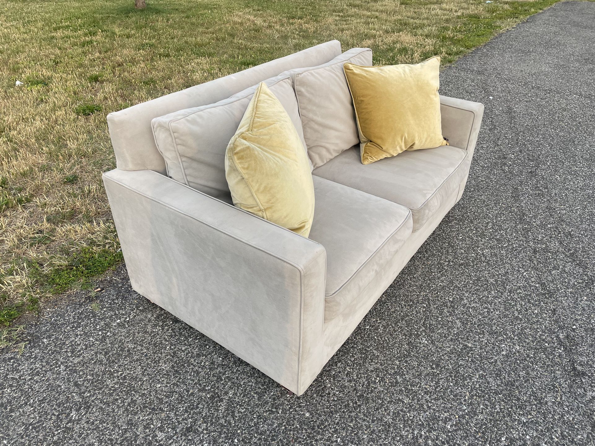 (FREE SAMEDAY DELIVERY) Beautiful Gray West Elm Loveseat Excellent Condition 
