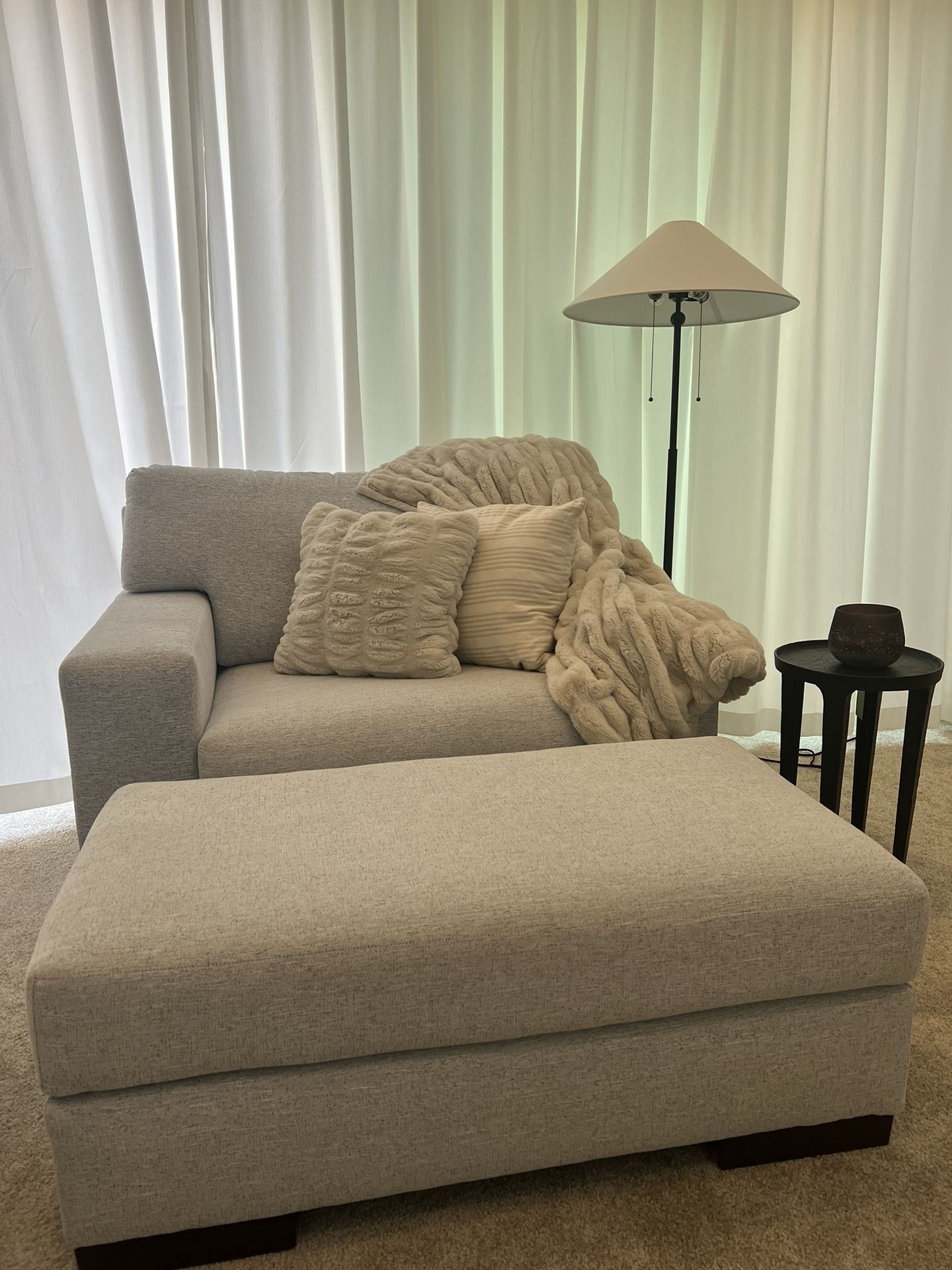 Snow Oversized Chair & Ottoman (Performance Fabric)