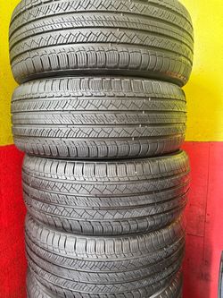 Set of 4 tires 235/55/19 Michelin Latitude Tour like new with 90% Left no patches