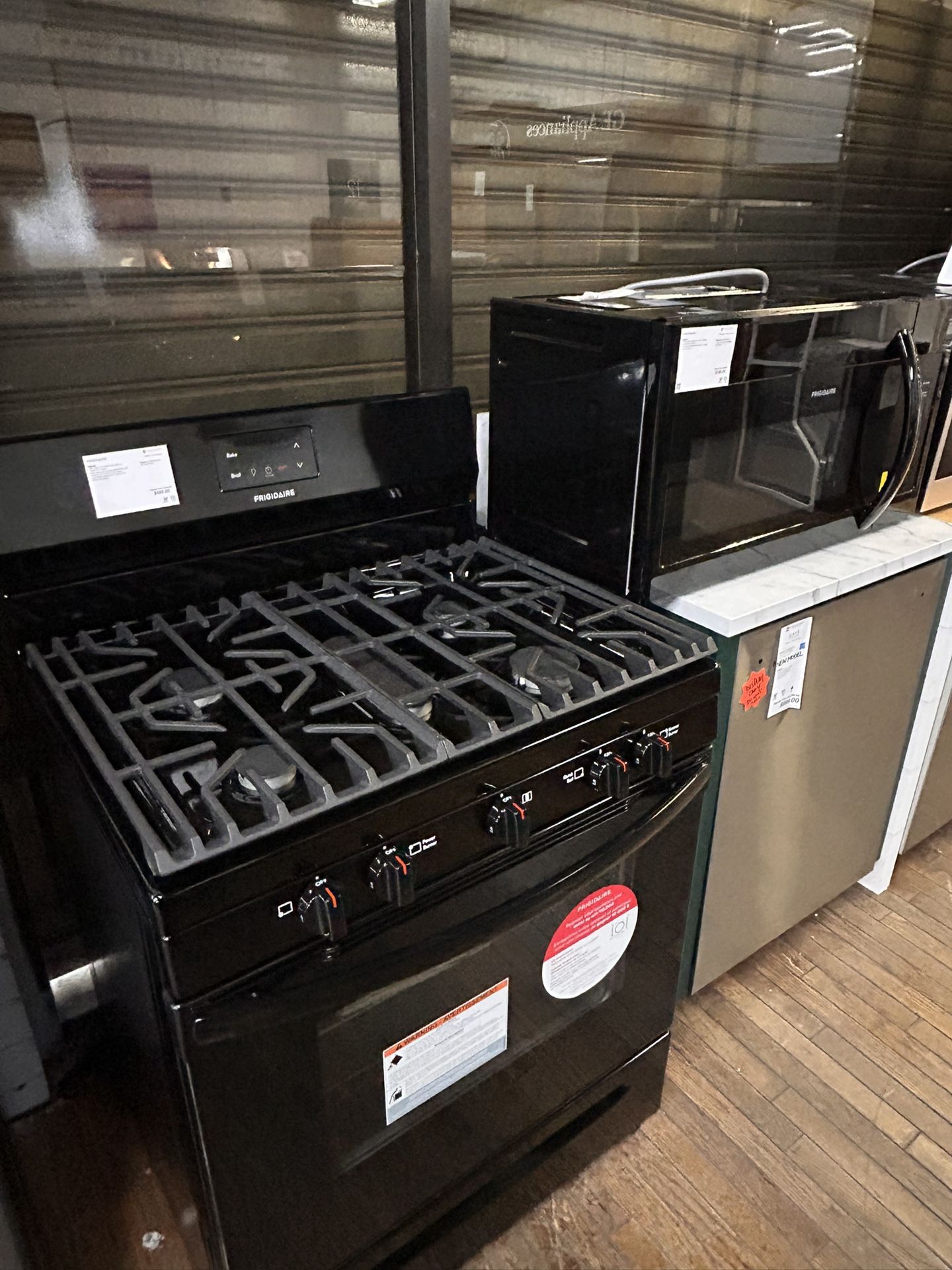 Frigidaire Gas Range And Over The Range Microwave Combo