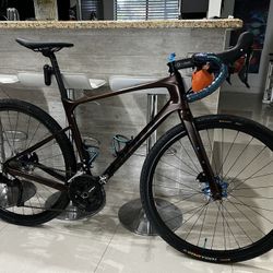 Giant Revolt Gravel Bike Size M 