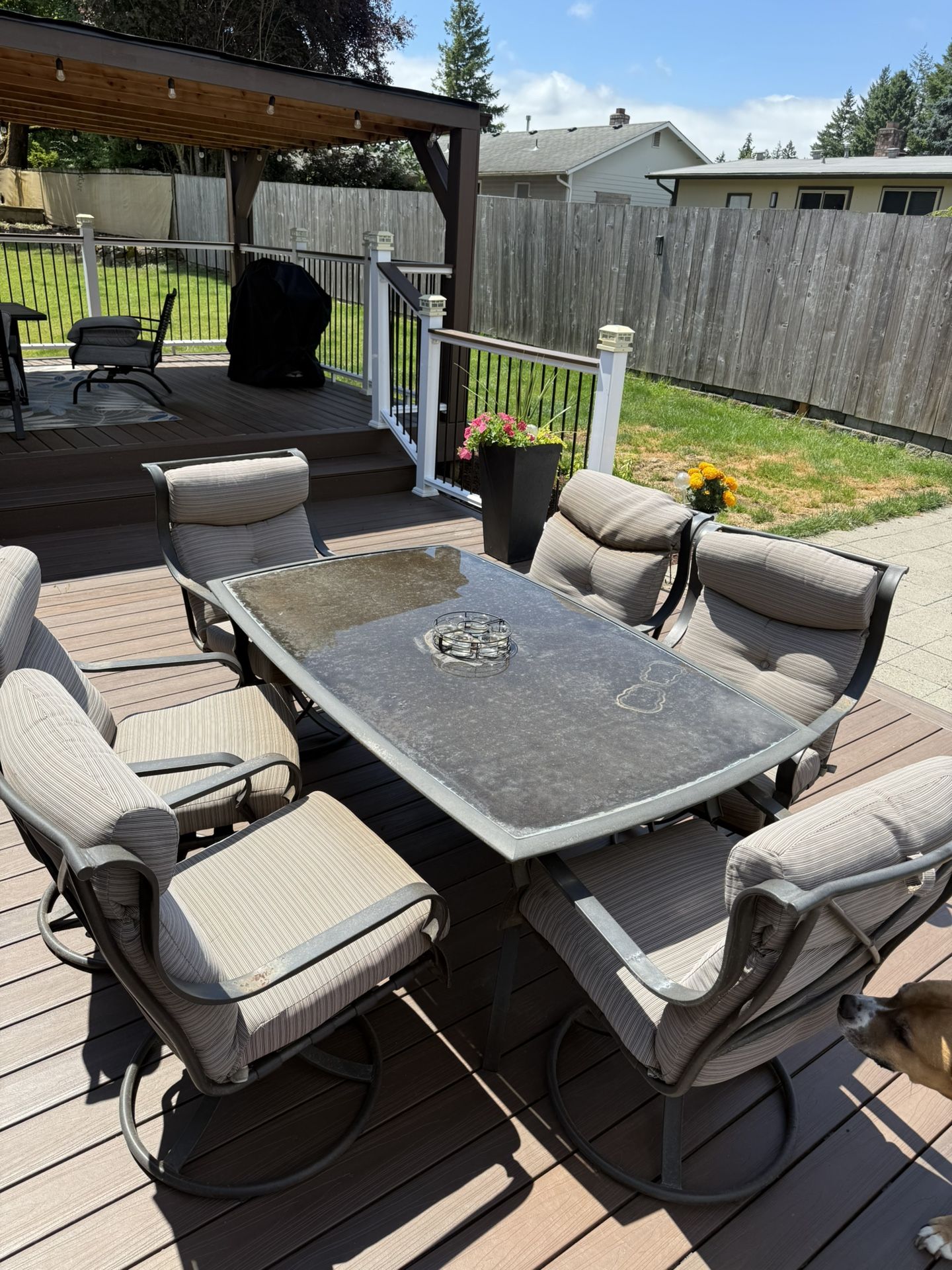 Patio Table And 6 Chairs